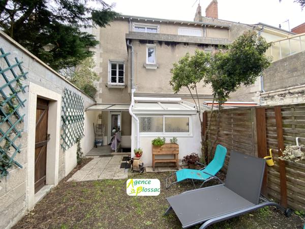 MAISON DE VILLE - 3 CHAMBRES - JARDIN