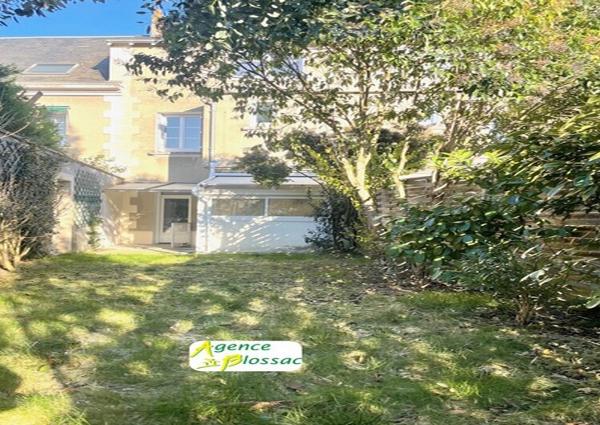 MAISON DE VILLE - 3 CHAMBRES - JARDIN