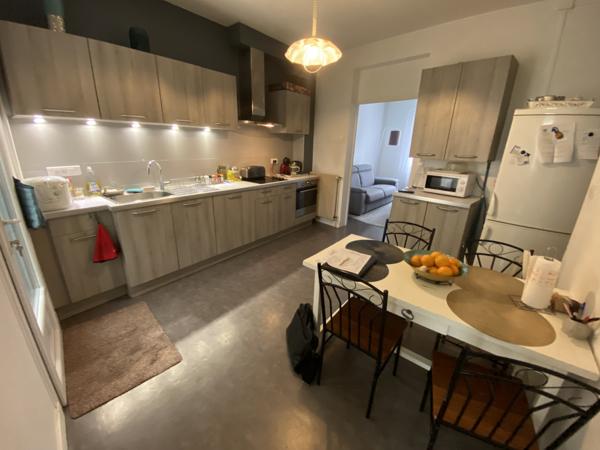 MAISON DE VILLE - 3 CHAMBRES - JARDIN