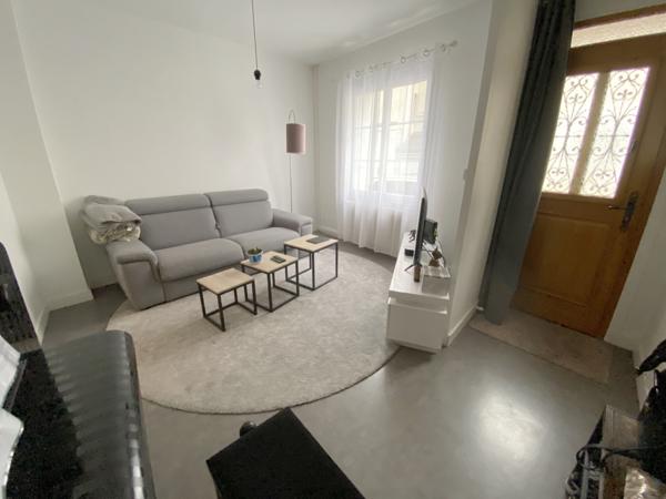 MAISON DE VILLE - 3 CHAMBRES - JARDIN