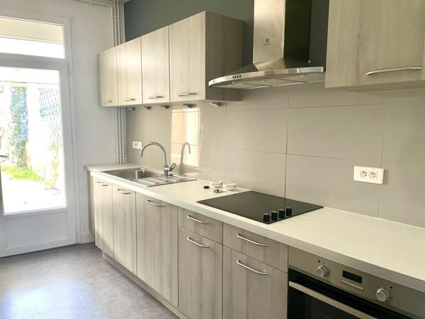 MAISON DE VILLE - 3 CHAMBRES - JARDIN