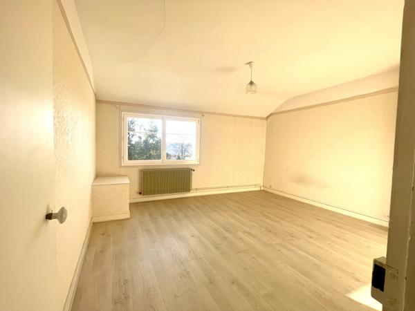 MAISON DE VILLE - 3 CHAMBRES - JARDIN