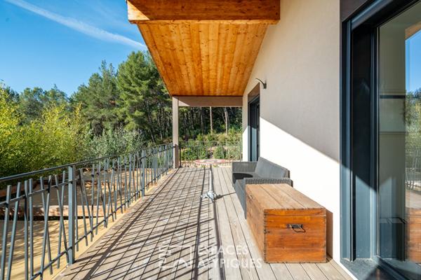 Maison contemporaine avec jardin