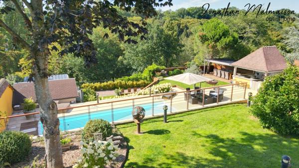 Propriété de 5 chambres comprenant Piscine et Cuisine d'été