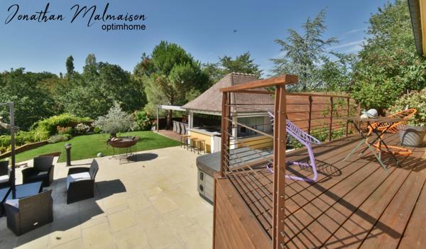 Propriété de 5 chambres comprenant Piscine et Cuisine d'été