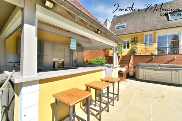 Propriété de 5 chambres comprenant Piscine et Cuisine d'été