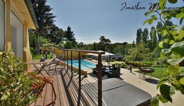 Propriété de 5 chambres comprenant Piscine et Cuisine d'été