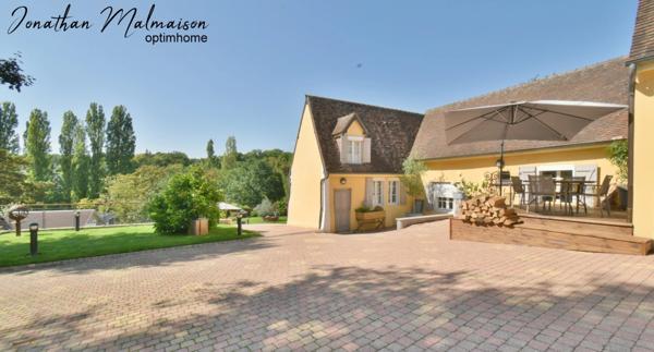 Propriété de 5 chambres comprenant Piscine et Cuisine d'été