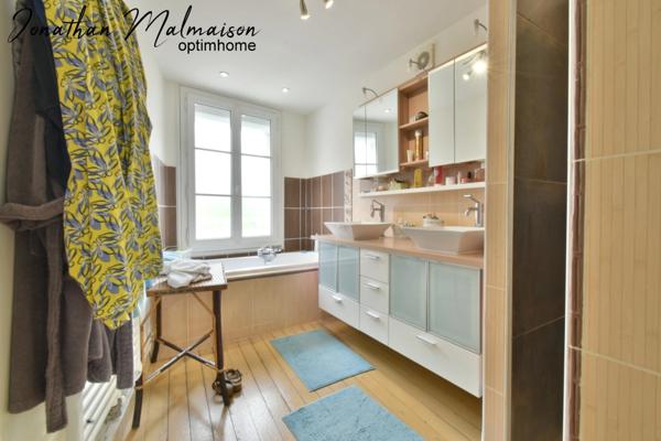 Propriété de 5 chambres comprenant Piscine et Cuisine d'été