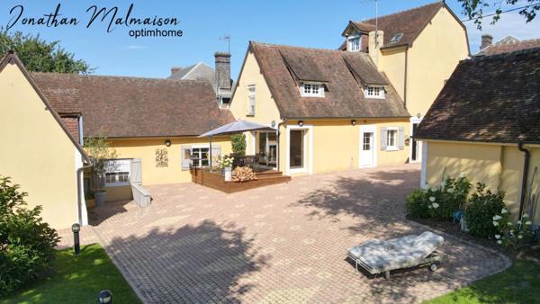 Propriété de 5 chambres comprenant Piscine et Cuisine d'été