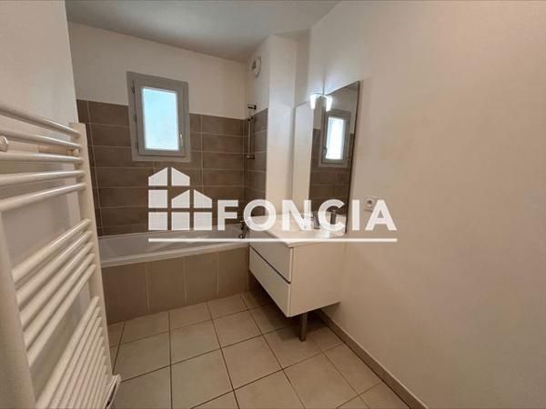 Location Appartement 4 pièces 72.93 m² - AVENUE GABRIEL BARBAROUX Le Luc 83340