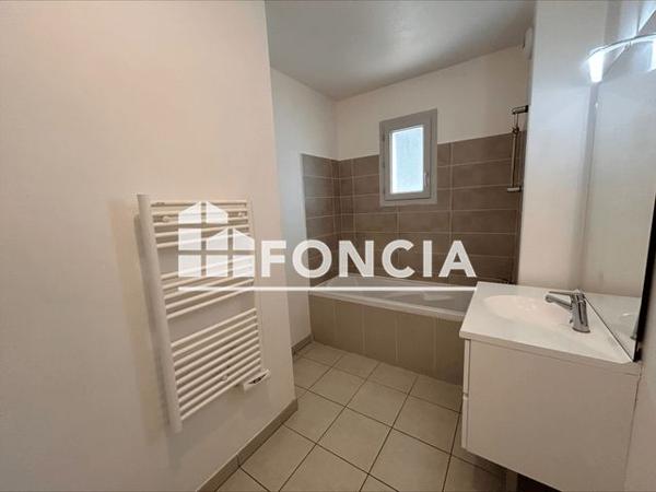 Location Appartement 4 pièces 72.93 m² - AVENUE GABRIEL BARBAROUX Le Luc 83340