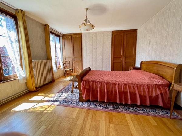 Maison familiale en coeur de bourg à 8kms de L' Aigle gare SNCF