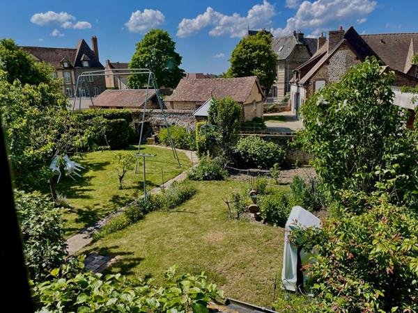 Maison familiale en coeur de bourg à 8kms de L' Aigle gare SNCF