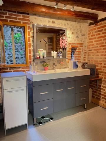 Maison familiale en coeur de bourg à 8kms de L' Aigle gare SNCF