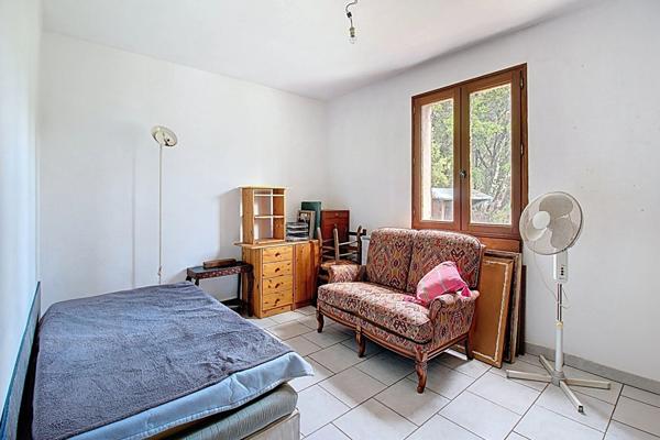 A VENDRE EN EXCLUSIVITÉ - Maison familiale 5 chambres avec piscine sur grand terrain aux Arcs-sur-Argens