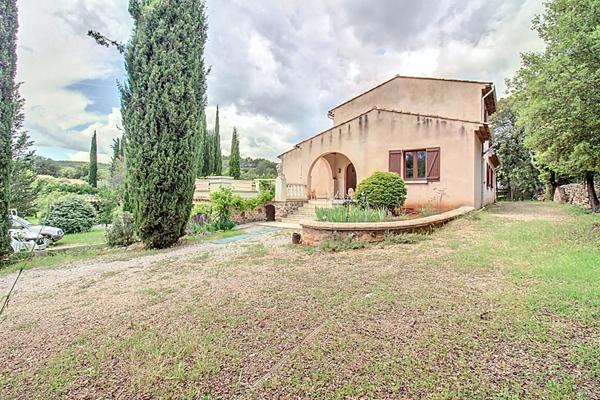 A VENDRE EN EXCLUSIVITÉ - Maison familiale 5 chambres avec piscine sur grand terrain aux Arcs-sur-Argens