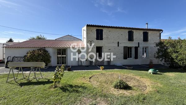 Maison Charentaise à vendre de 7 pièces de 185 m²
