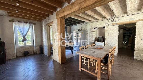 Maison Charentaise à vendre de 7 pièces de 185 m²