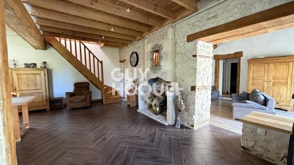 Maison Charentaise à vendre de 7 pièces de 185 m²