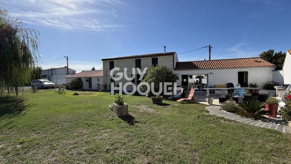 Maison Charentaise à vendre de 7 pièces de 185 m²