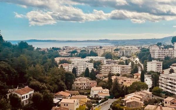 Appartement à vendre    2 pièces • 41,79 m2 Cagnes-sur-Mer