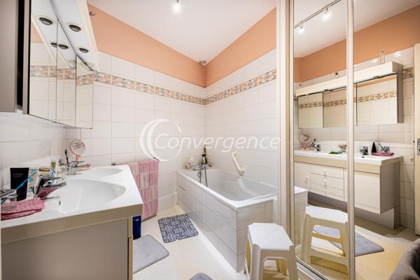 Immeuble
                                                                                                                                                
                                                                                                                                                
                                                                                                                                                
                                                    
                                                                                                                                                                                                                                                                                                                        144  m²                                                                                                                                                                                                         1 etage(s)