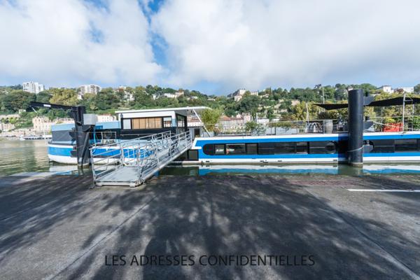 À vendre – Péniche Freycinet 195 m² – Lyon 2ème (Quai Rambaud / Confluence)