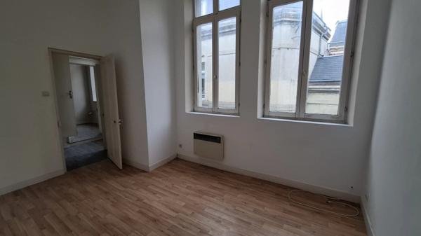 Appartement à Vendre 5 pièces SAINT QUENTIN, PLACE DE L'HOTEL DE VILLE (02100)