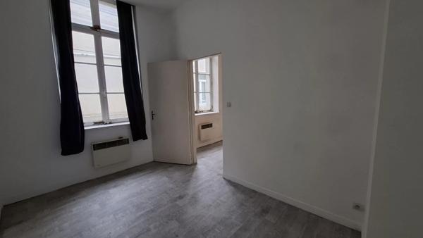Appartement à Vendre 5 pièces SAINT QUENTIN, PLACE DE L'HOTEL DE VILLE (02100)