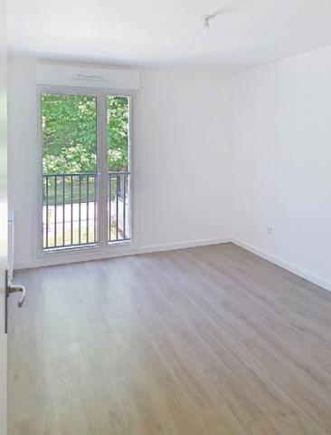 Appartement Rambouillet 2 pièce(s) 41 m2 balcon vue jardin proche gare avec parking