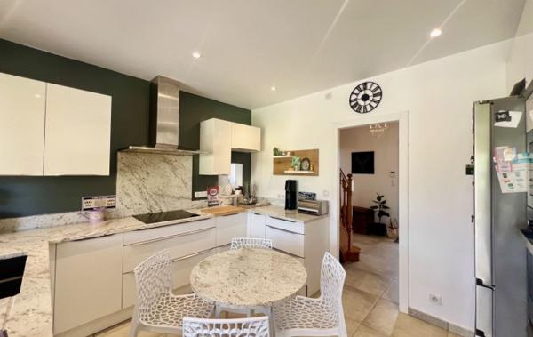 Vente Maison Belle villa familiale avec piscine Bessan   