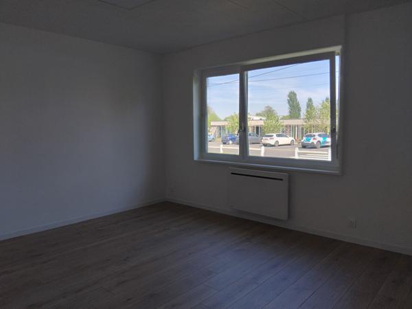 A LOUER LOCAL DE PLAIN PIED proche d'un pôle petite enfance, idéal profession médicale, paramédicale, bien être