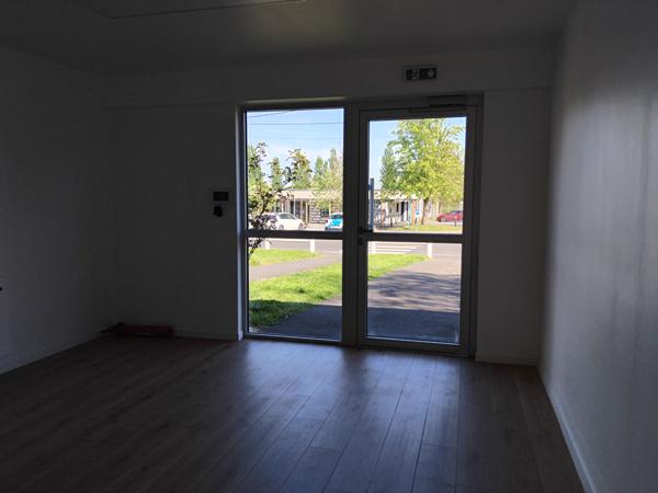 A LOUER LOCAL DE PLAIN PIED proche d'un pôle petite enfance, idéal profession médicale, paramédicale, bien être