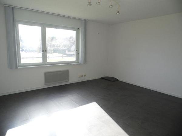 A LOUER LOCAL DE PLAIN PIED proche d'un pôle petite enfance, idéal profession médicale, paramédicale, bien être