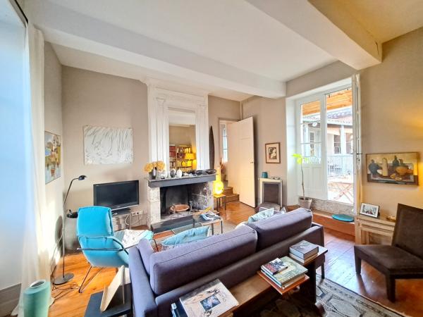 Maison de ville de charme avec jardin et vues