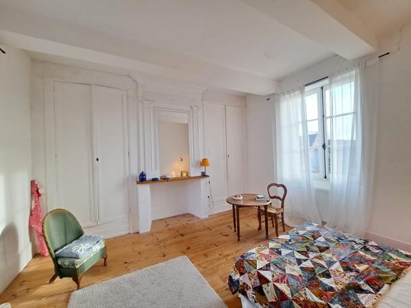 Maison de ville de charme avec jardin et vues