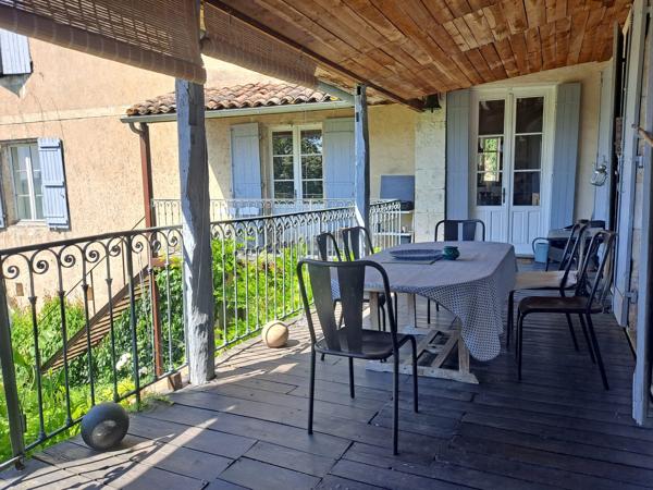 Maison de ville de charme avec jardin et vues