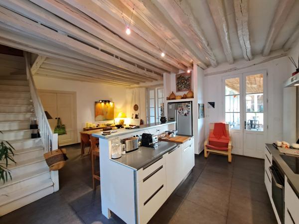 Maison de ville de charme avec jardin et vues