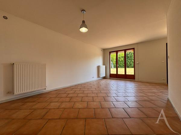 Maison au milieu des champs 3 chambres et garages !