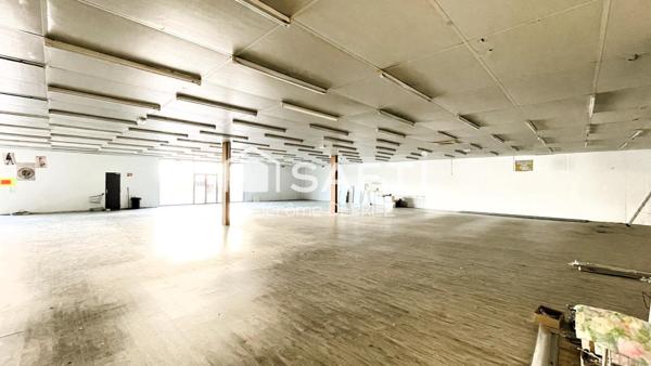 Local commercial à fort potentiel avec parking