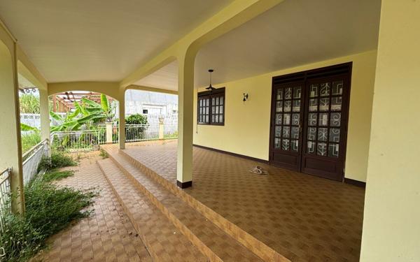 Maison à louer    4 pièces •  Remire-Montjoly