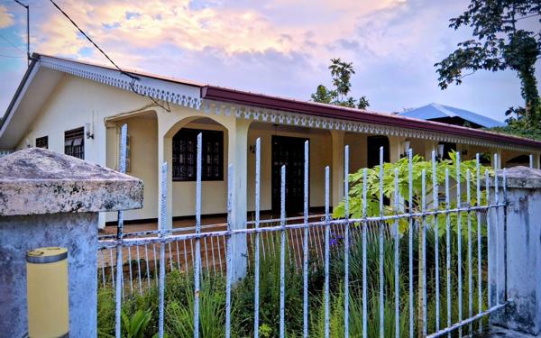 Maison à louer    4 pièces •  Remire-Montjoly