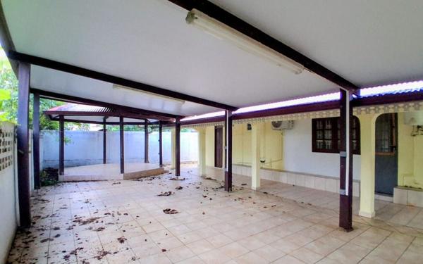 Maison à louer    4 pièces •  Remire-Montjoly