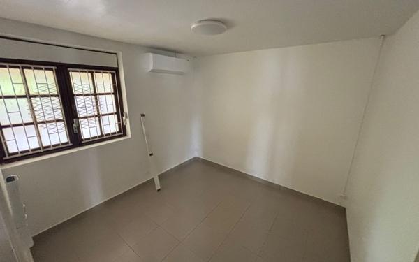 Maison à louer    4 pièces •  Remire-Montjoly