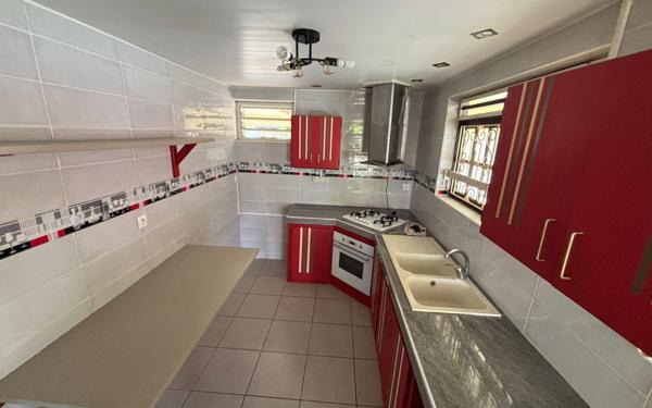 Maison à louer    4 pièces •  Remire-Montjoly