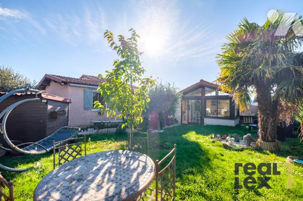 BRINDAS, maison familiale avec jardin.