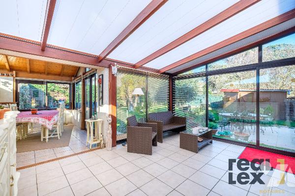 BRINDAS, maison familiale avec jardin.