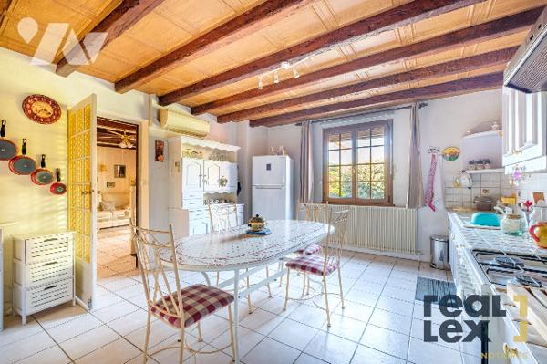 BRINDAS, maison familiale avec jardin.