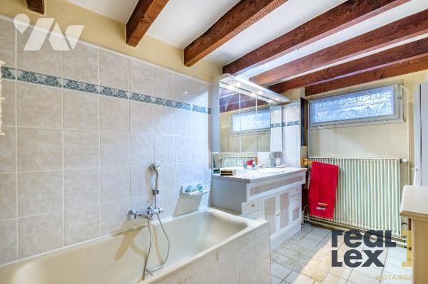 BRINDAS, maison familiale avec jardin.